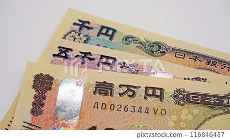 New banknotes (10,000 yen, 5,000 yen, 1,000 yen) 116846487