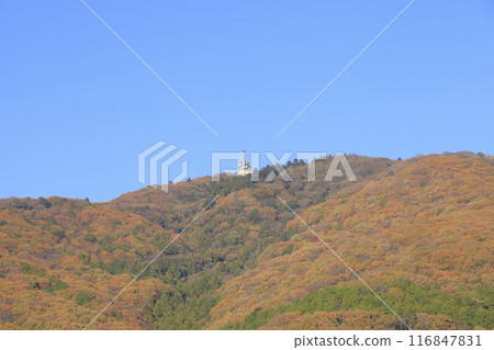 Mt. Hokyo in Ibaraki Prefecture in autumn, with colorful foliage under clear skies. Mt. Hokyo in Ibaraki Prefecture in autumn, with colorful foliage under clear skies. 116847831