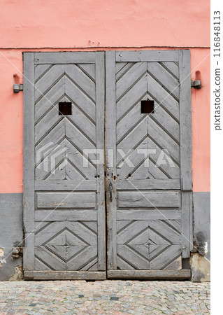 Vintage door. Old ancient wooden gate. Retro gateway 116848113