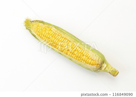 Fresh corn on a white background 116849090