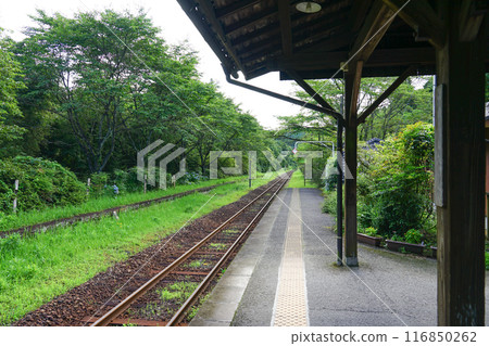 The oldest remaining station building in Kagoshima Prefecture: Kareigawa Station on the Hisatsu Line (Kirishima City, Kagoshima Prefecture) 116850262