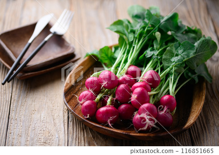 新鮮蘿蔔（白蘿蔔）舊板背景 116851665