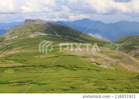 從夏季大雪平登山道附近眺望，通往黑岳的登山道 116851921