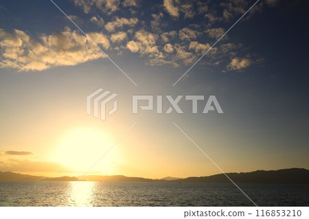 在瀨戶內海的日落 在瀨戶內海的日落 116853210