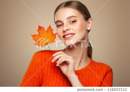 Autumn portrait of beautiful woman with clean fresh skin 116855512