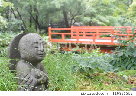 兒童地藏菩薩和日本花園 116855592