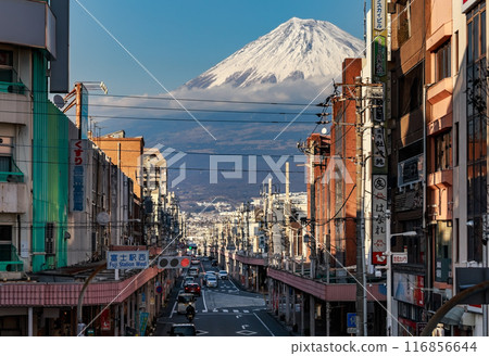 Snow-capped Mount Fuji seen from the shopping street Snow-capped Mount Fuji seen from the shopping street 116856644