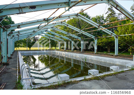 Abandoned swimming pool at Kiyosato Municipal Mitsugaku Elementary School (closed) 116856968