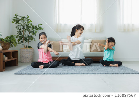Family exercising in the living room 116857567