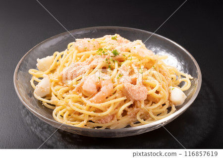 Chilled squid and shrimp cream pasta with cod roe 116857619