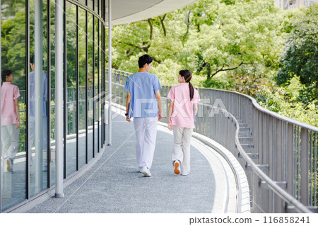 Male and female medical workers working in a hospital 116858241