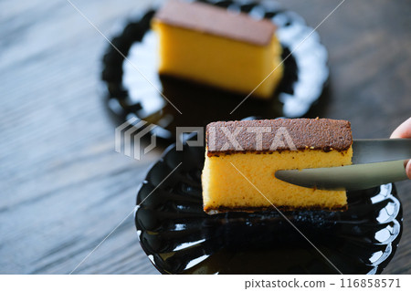 中年婦女準備糖果招待 116858571