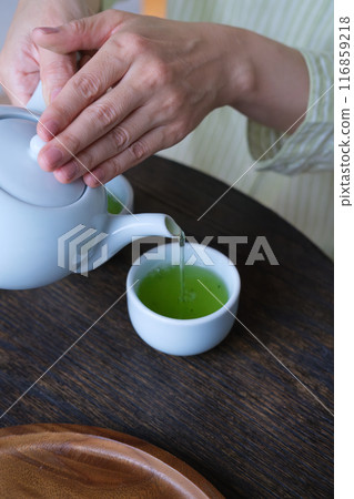 中年婦女準備招待 中年婦女準備招待 116859218