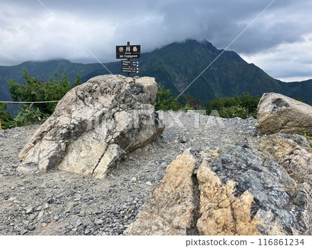 谷川岳_從谷川岳天神平眺望的景色_夏天雷雲接近谷川嶽山頂 谷川岳_從谷川岳天神平眺望的景色_夏天雷雲接近谷川嶽山頂 116861234