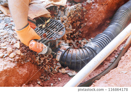 Underground mounting of drainage pipes for outflowing rainwater stormwater 116864178