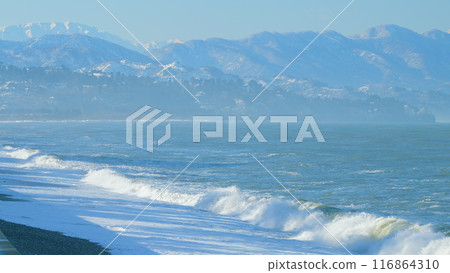 Foam Waves On The Beach. Beach Against The Mountains And The Sky On A Sunny Summer Morning. Real time. Foam Waves On The Beach. Beach Against The Mountains And The Sky On A Sunny Summer Morning. Real time. 116864310