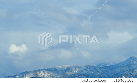 Snowy Slopes And Clouds Of The Georgia Mountains. Blue Sky And Fluffy White Clouds. Timelapse. 116865105