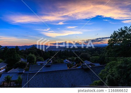 2024年夏季奈良東大寺二月堂夜景西邊的天空逐漸變暗美麗的晚霞天空從金黃色到深藍色⑬ 116866632