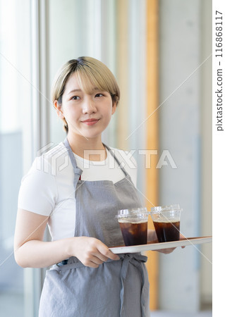 A blonde woman with short hair working at a cafe (free hair color, work in your own style, work environment) A blonde woman with short hair working at a cafe (free hair color, work in your own style, work environment) 116868117