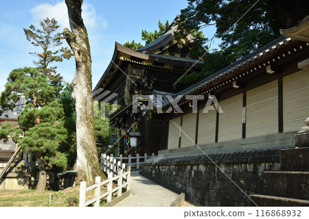 夏天神山北野天滿宮塔門(從右側) 夏天神山北野天滿宮塔門(從右側) 116868932