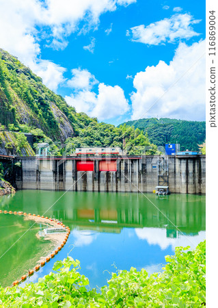 Hyugakami Dam in summer, Yame City, Fukuoka Prefecture 116869004