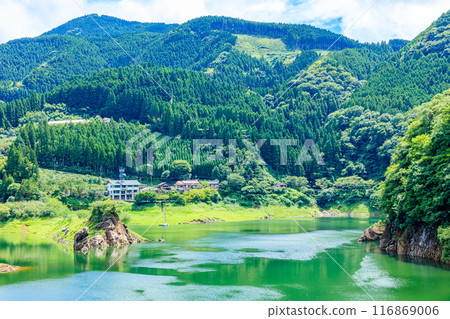 Hyugakami Dam in summer, Yame City, Fukuoka Prefecture Hyugakami Dam in summer, Yame City, Fukuoka Prefecture 116869006