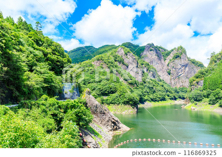 Hyugagami Gorge and Heart Rock in Summer, Yame City, Fukuoka Prefecture Hyugagami Gorge and Heart Rock in Summer, Yame City, Fukuoka Prefecture 116869325