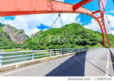 Summer at Hyugagami Gorge, Kedo Bridge, Yame City, Fukuoka Prefecture Summer at Hyugagami Gorge, Kedo Bridge, Yame City, Fukuoka Prefecture 116869326