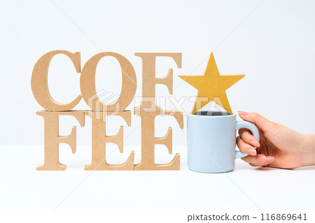 字母木塊排列著“咖啡” 116869641