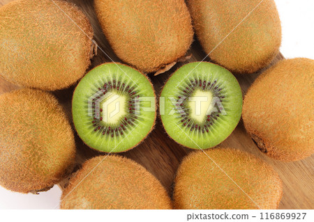 Cut kiwi fruit 116869927