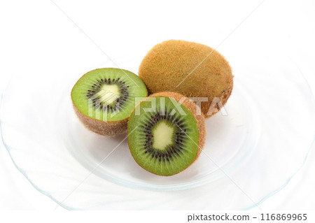 Cut kiwi fruit Cut kiwi fruit 116869965