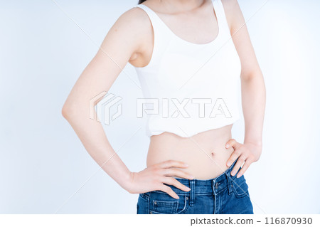 女性腰部 [部分切割] 116870930