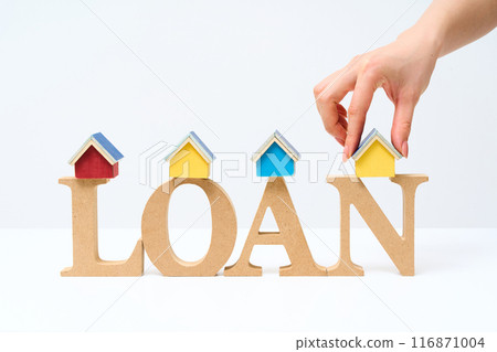 字母表的木塊排列成“LOAN” 字母表的木塊排列成“LOAN” 116871004