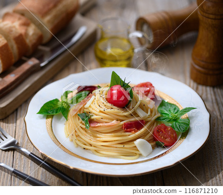 簡單又美味♪新鮮番茄羅勒義大利麵 116871210