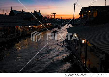 Night view of Amphawa Floating Market, Bangkok, Thailand 116871419