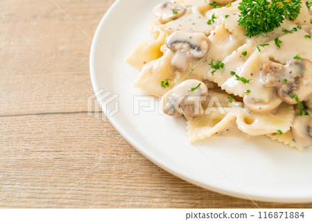 farfalle pasta with mushroom white cream sauce 116871884