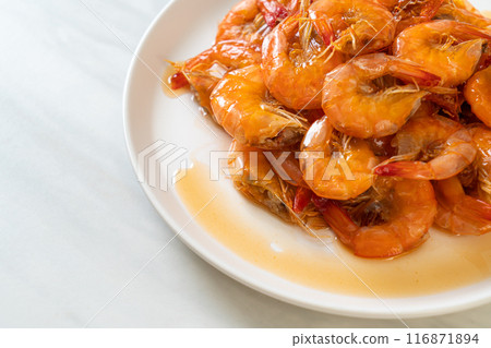 Sweet shrimps is Thai dish which cooks with fish sauce and sugar 116871894