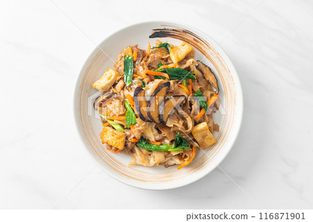 stir-fried noodles with tofu and vegetables stir-fried noodles with tofu and vegetables 116871901