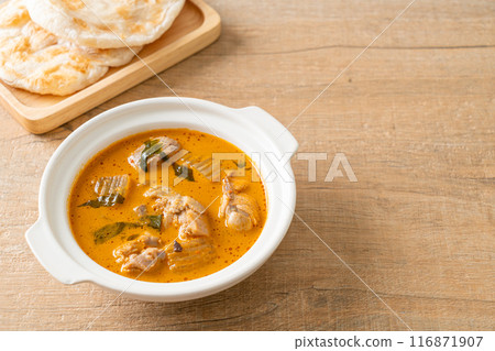 Chicken curry soup with roti 116871907