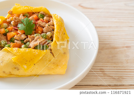 egg wrap or stuffed egg with minced pork and vegetable egg wrap or stuffed egg with minced pork and vegetable 116871921
