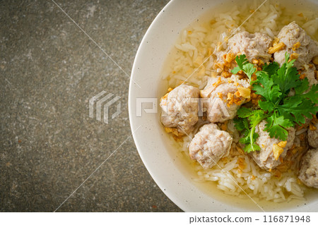 Boiled Rice with Pork Bowl 116871948