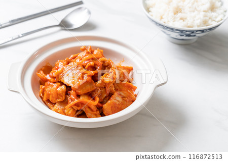 stir-fried pork with kimchi 116872513