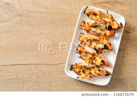 grilled river prawns or shrimps with cheese 116872670