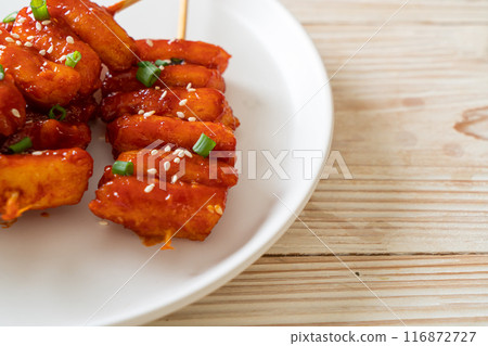 deep fried Korean rice cake (Tteokbokki) skewered with spicy sauce 116872727