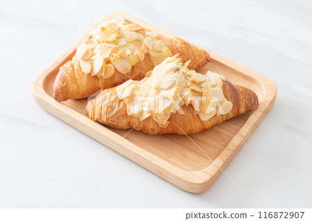 croissant with cream and almonds croissant with cream and almonds 116872907