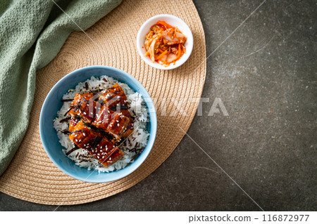 eel rice bowl or unagi rice bowl 116872977