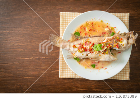 Steamed grouper fish with lime and chillies 116873399