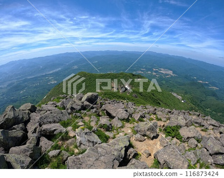 從岩木山頂眺望鳥海山和白神山脈 116873424