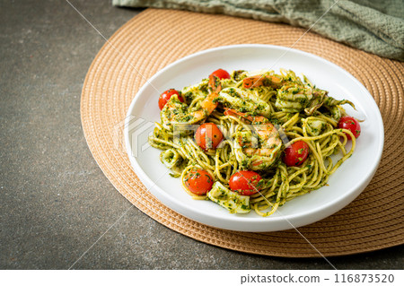 Spaghetti with seafood in homemade pesto sauce 116873520