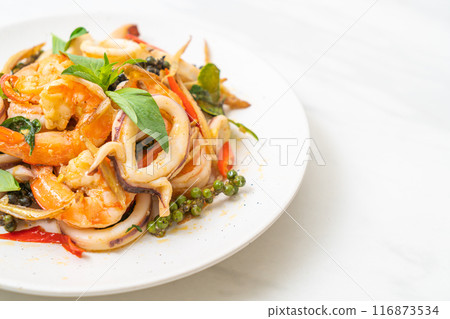 stir fried spicy sea food 116873534